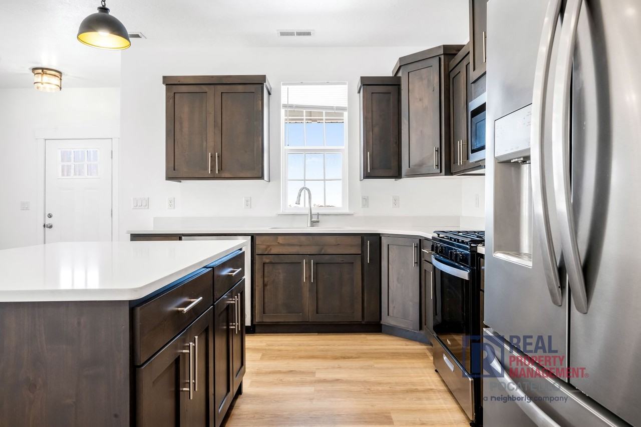 6134 Reflection Ridge Dr - Photo 6 of 31