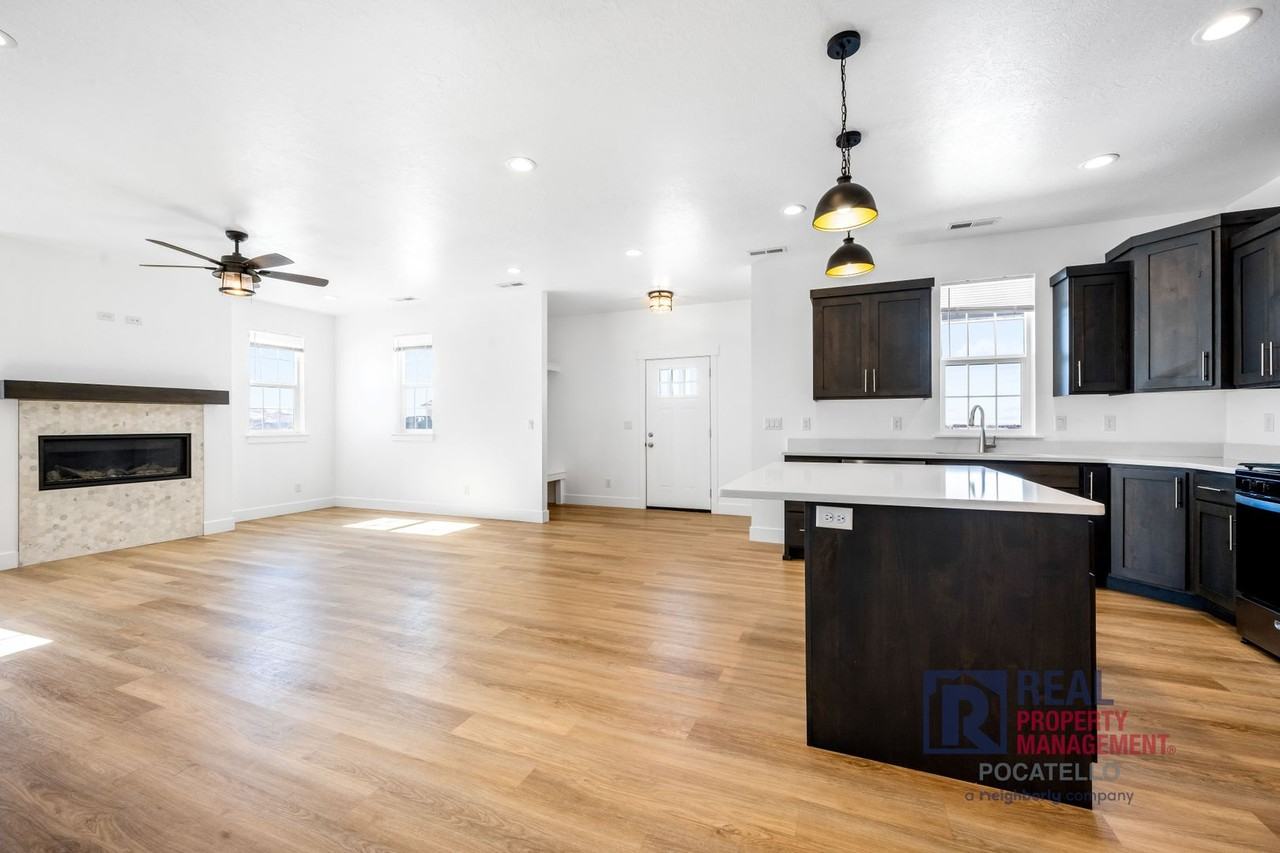 6134 Reflection Ridge Dr - Photo 7 of 31