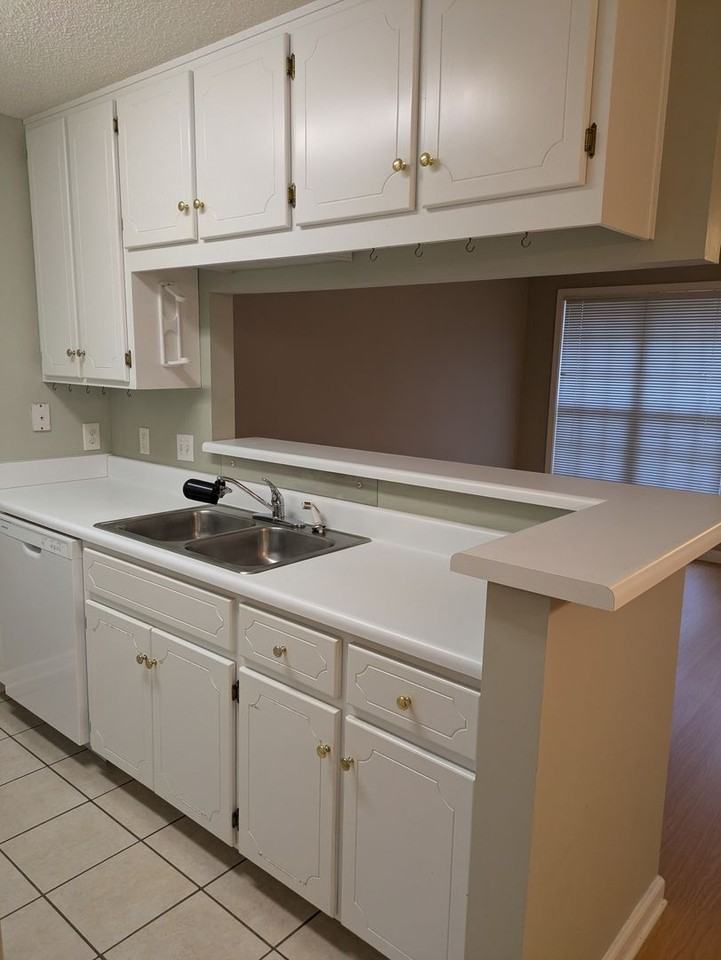 178 Woodmere Dr - Photo 3 of 15