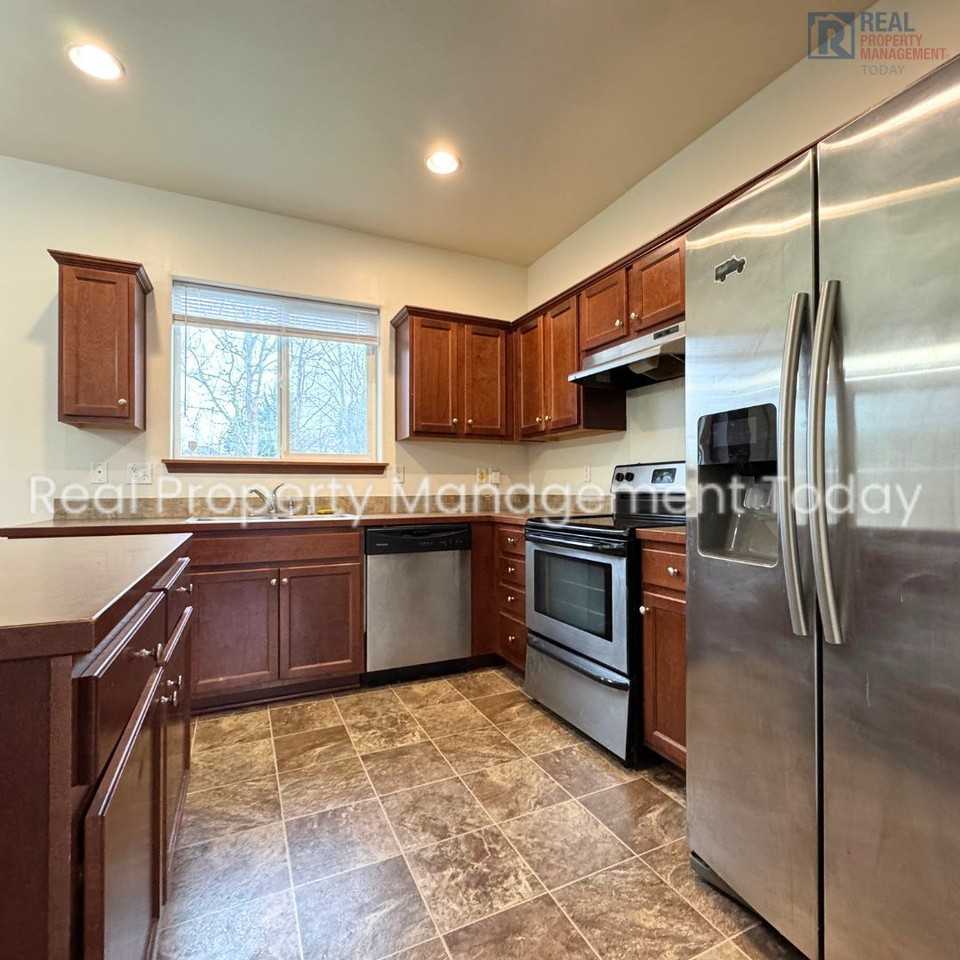 4818 E E St - Photo 2 of 17