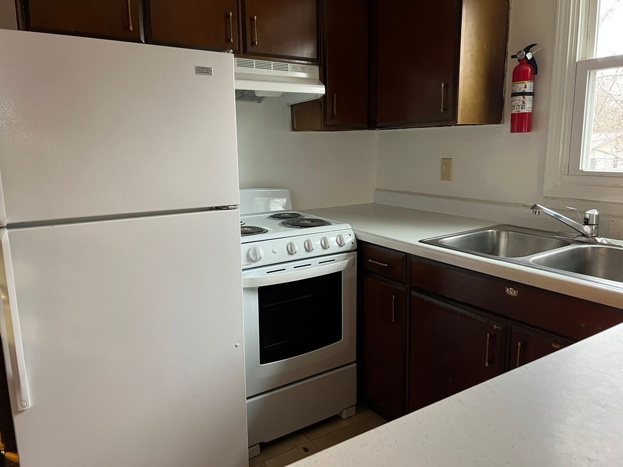 920 Greenbrier Road - Photo 3 of 6