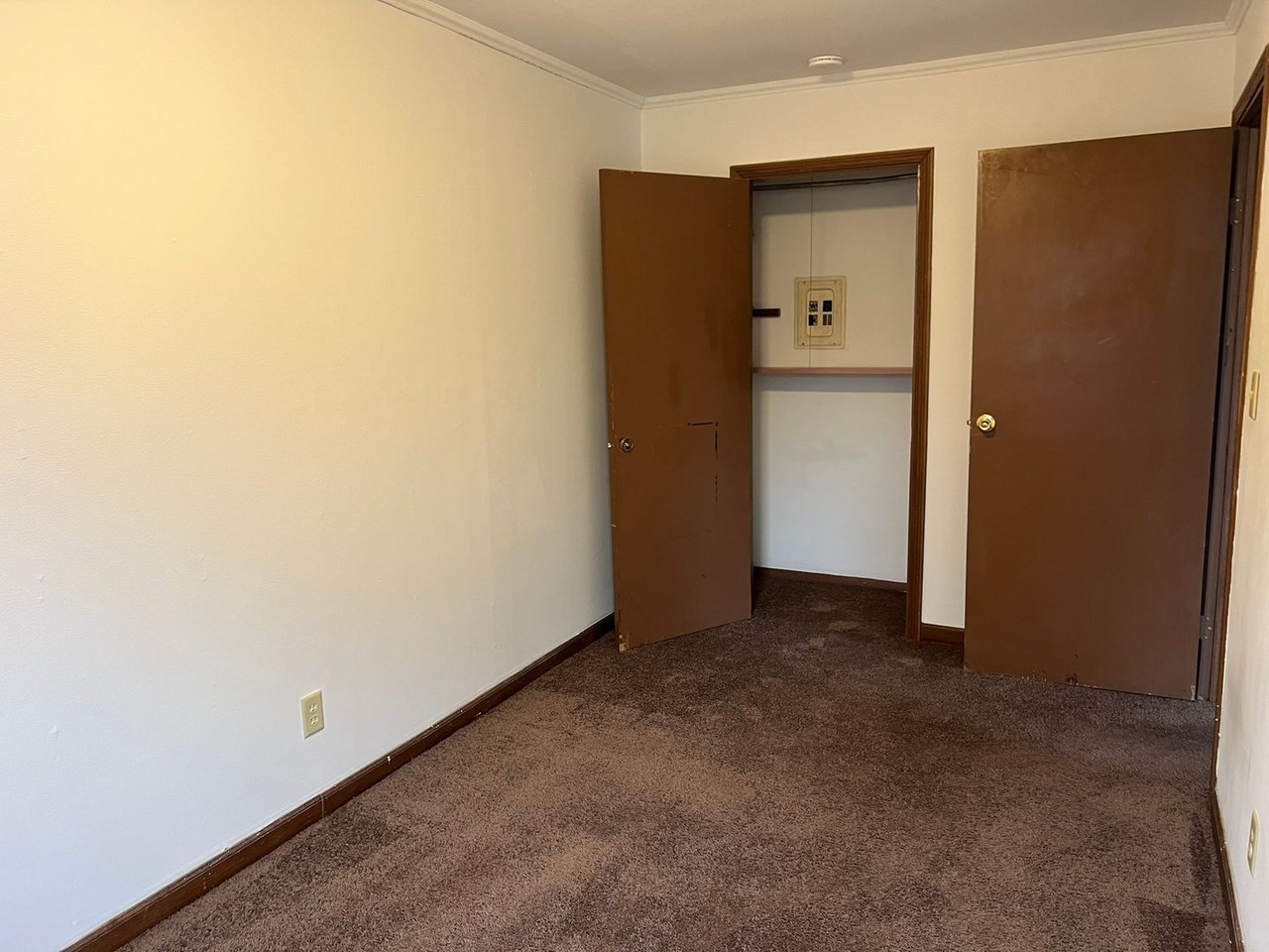 920 Greenbrier Road - Photo 5 of 6