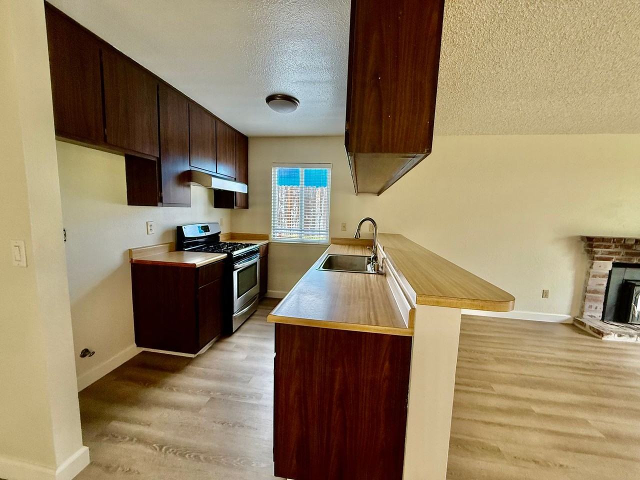 7032 Cloverleaf Way - Photo 5 of 12