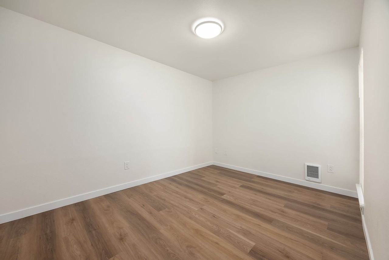 9th Avenue Apartments - Photo 7 of 13