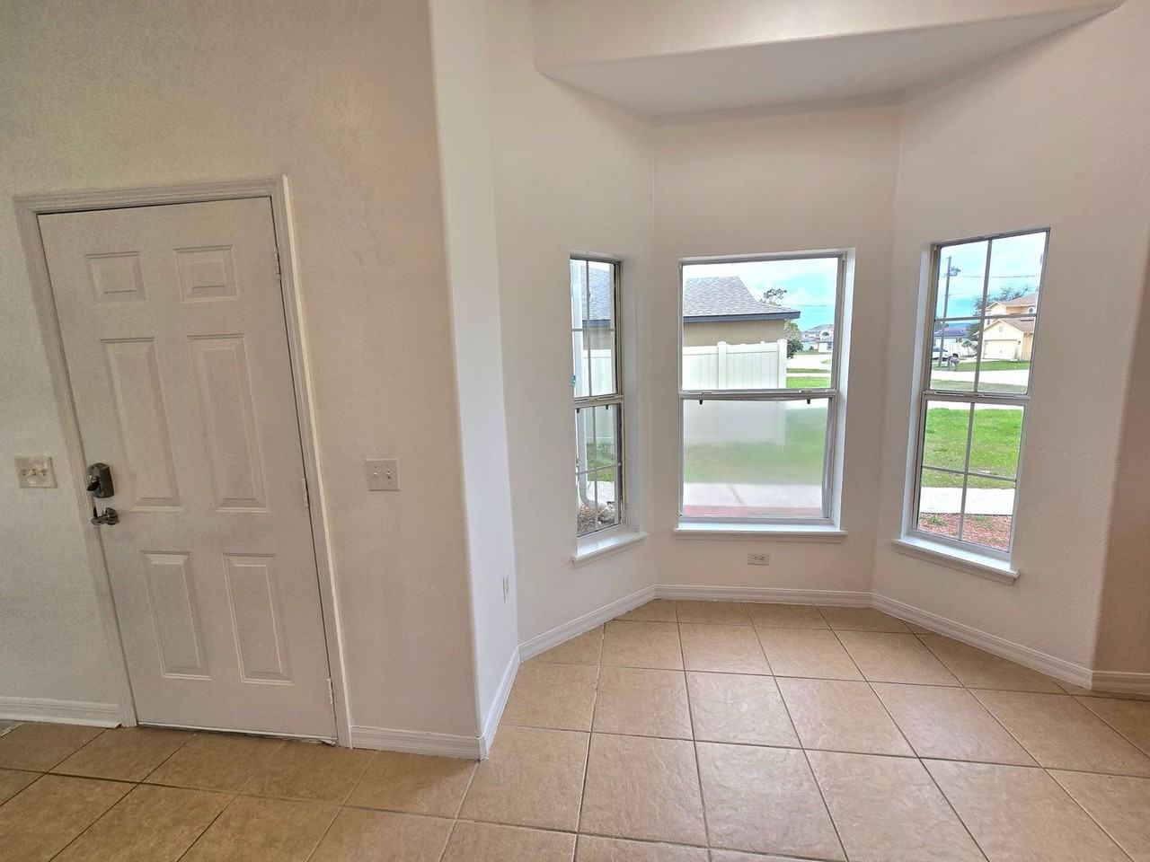 410 Arkansas Ct - Photo 5 of 29