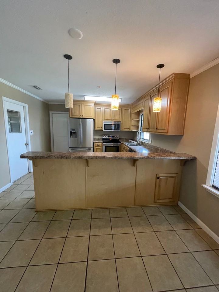 306 Meadowlark Ln - Photo 2 of 11