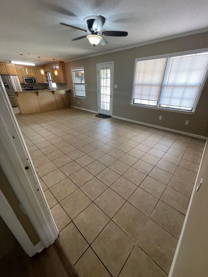 306 Meadowlark Ln - Photo 3 of 11