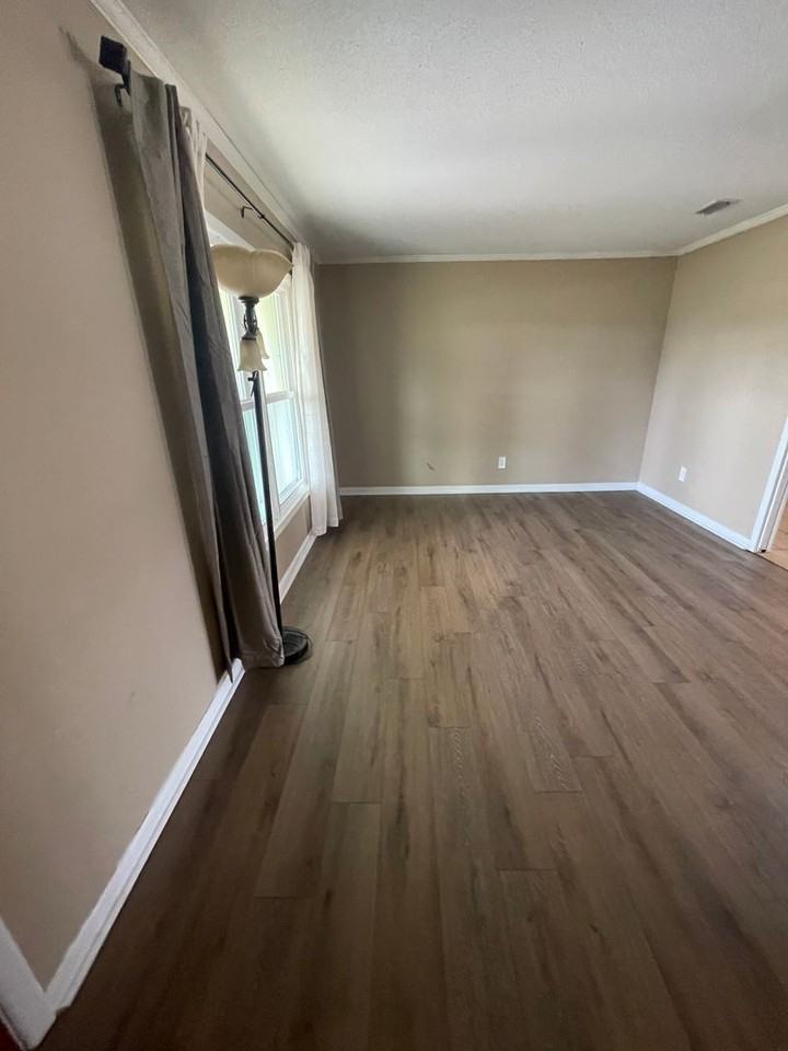 306 Meadowlark Ln - Photo 5 of 11