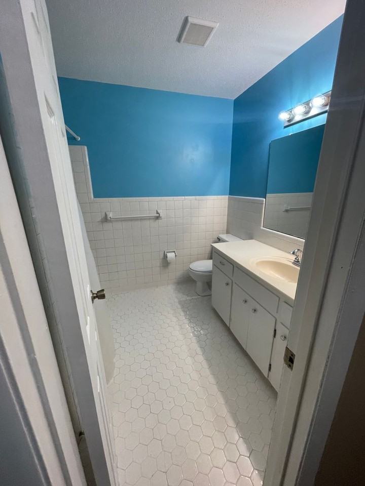 306 Meadowlark Ln - Photo 6 of 11