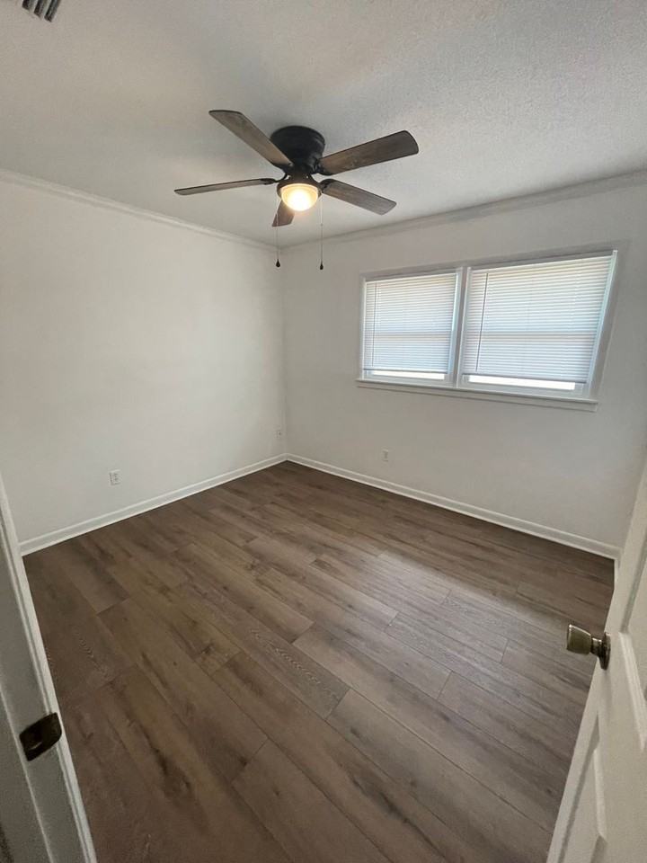 306 Meadowlark Ln - Photo 7 of 11
