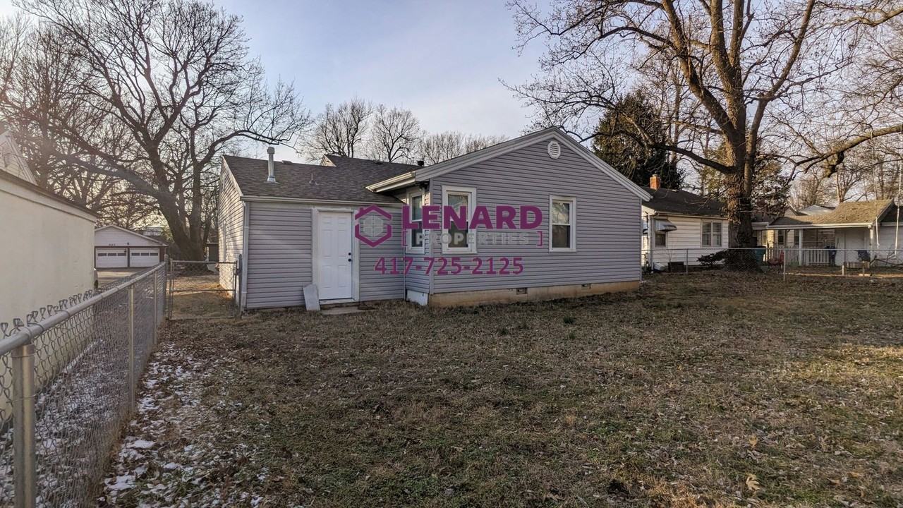 816 S Rogers Ave - Photo 2 of 18