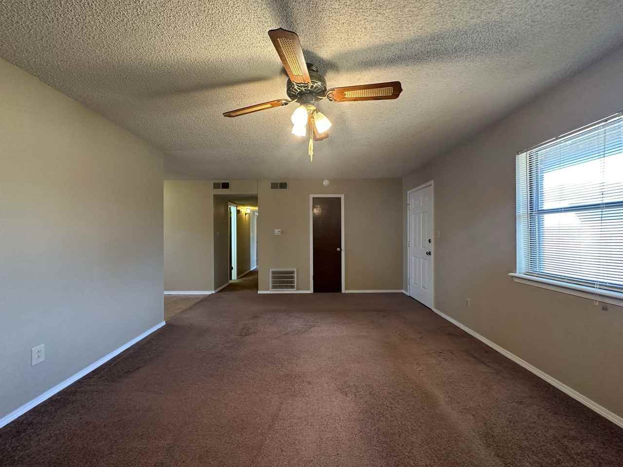 304 Connie Ln - Photo 3 of 21