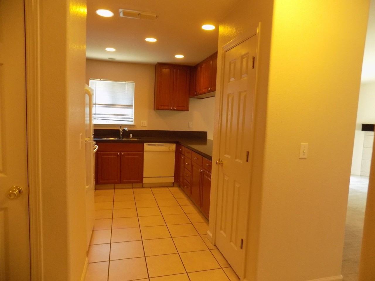 351 351 Acacia St Tracy CA 95376 - Photo 7 of 18