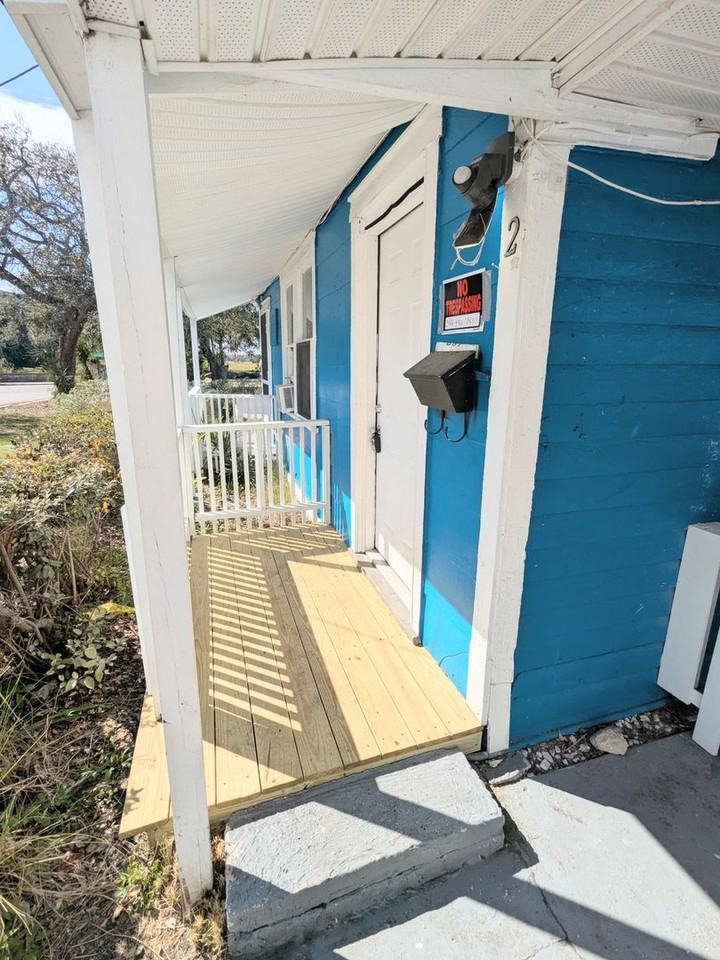 309 Eastwood Ln - Photo 2 of 7