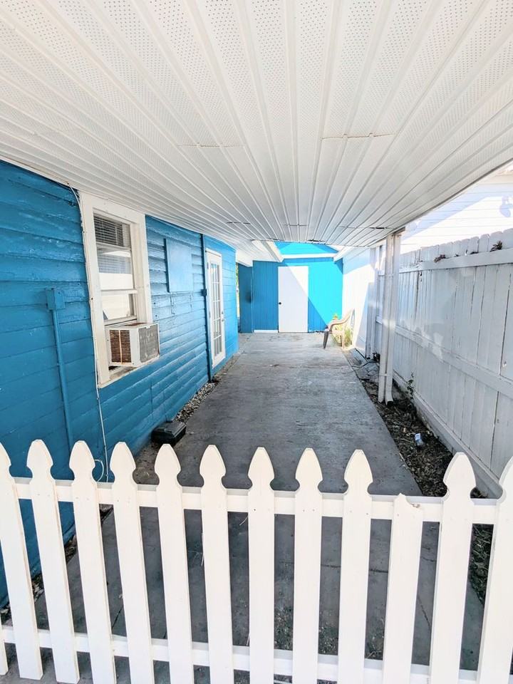 309 Eastwood Ln - Photo 3 of 7