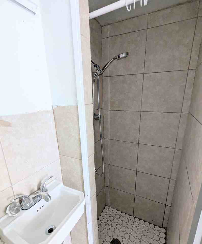 309 Eastwood Ln - Photo 6 of 7