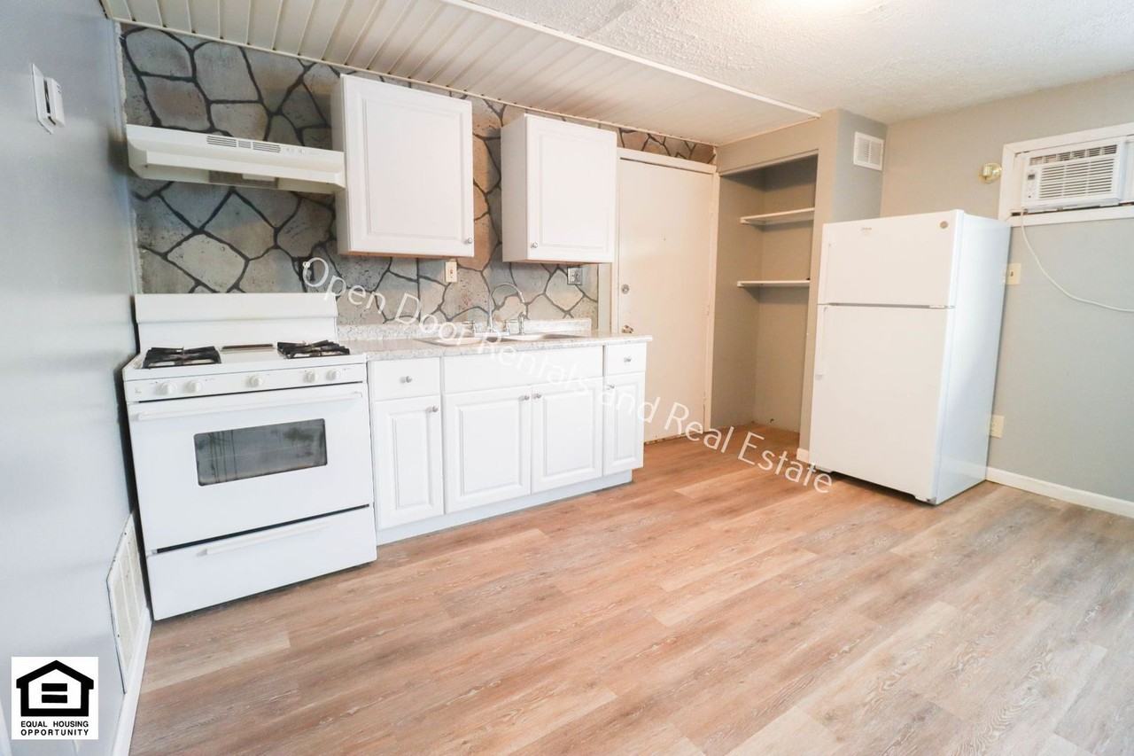 501 N Broadway St - Photo 3 of 7