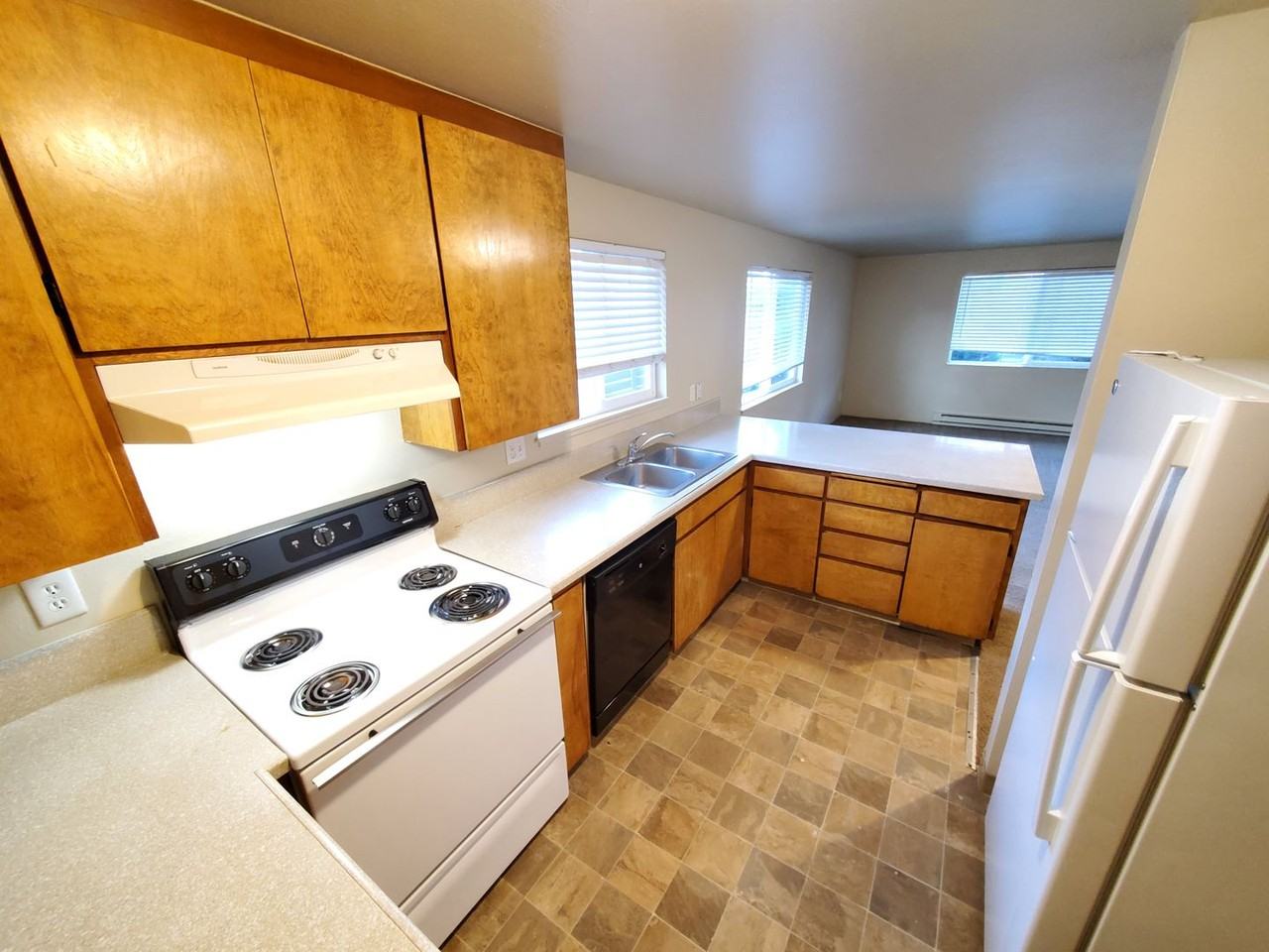 1405 Nw Kings Blvd - Photo 4 of 16