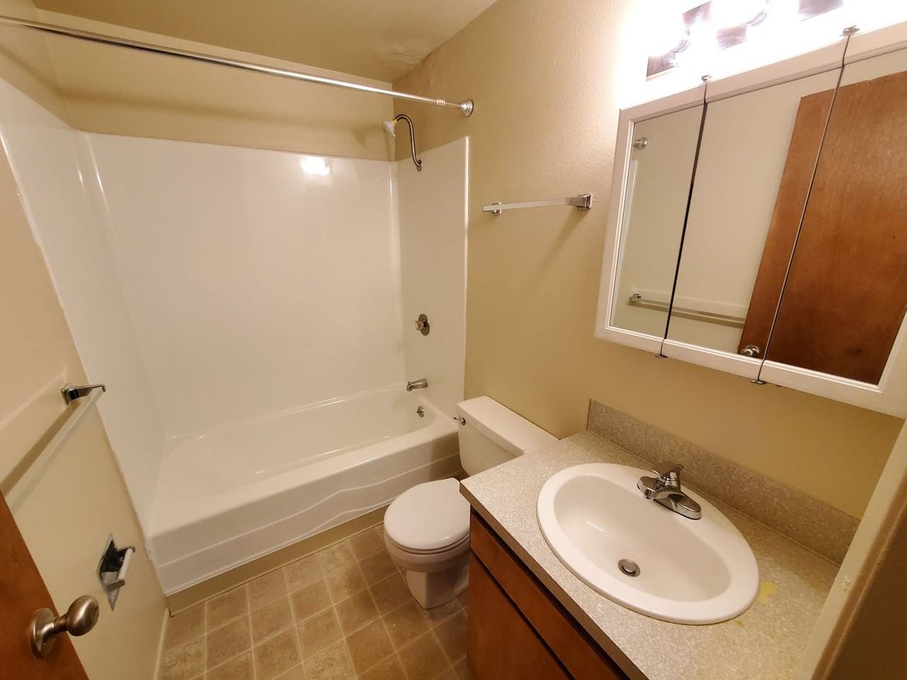 1405 Nw Kings Blvd - Photo 6 of 16