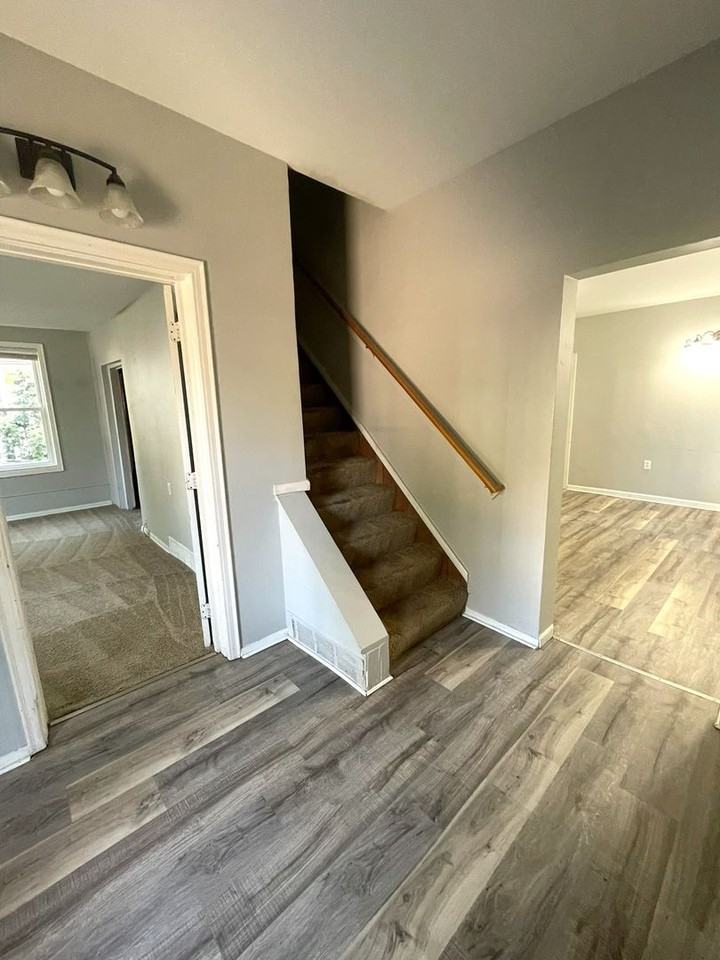 212 Ballard St - Photo 3 of 22