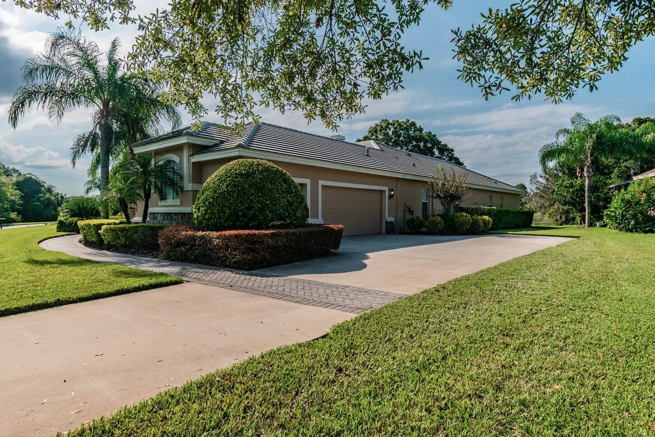 1107 Oxbridge Dr - Photo 4 of 50
