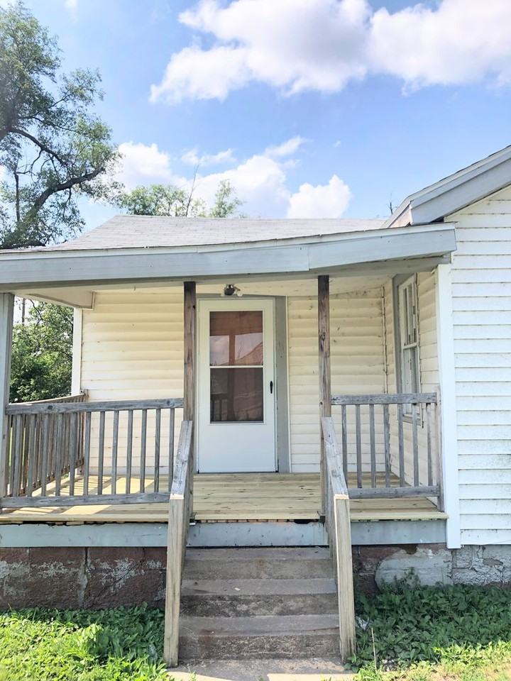 2817 N Waldron St - Photo 3 of 20