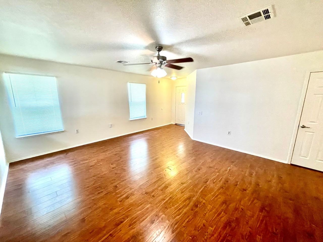1401 Coriander Dr - Photo 4 of 15