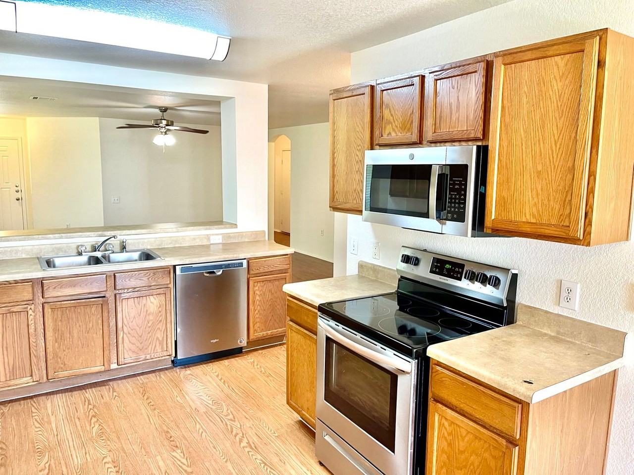 1401 Coriander Dr - Photo 5 of 15