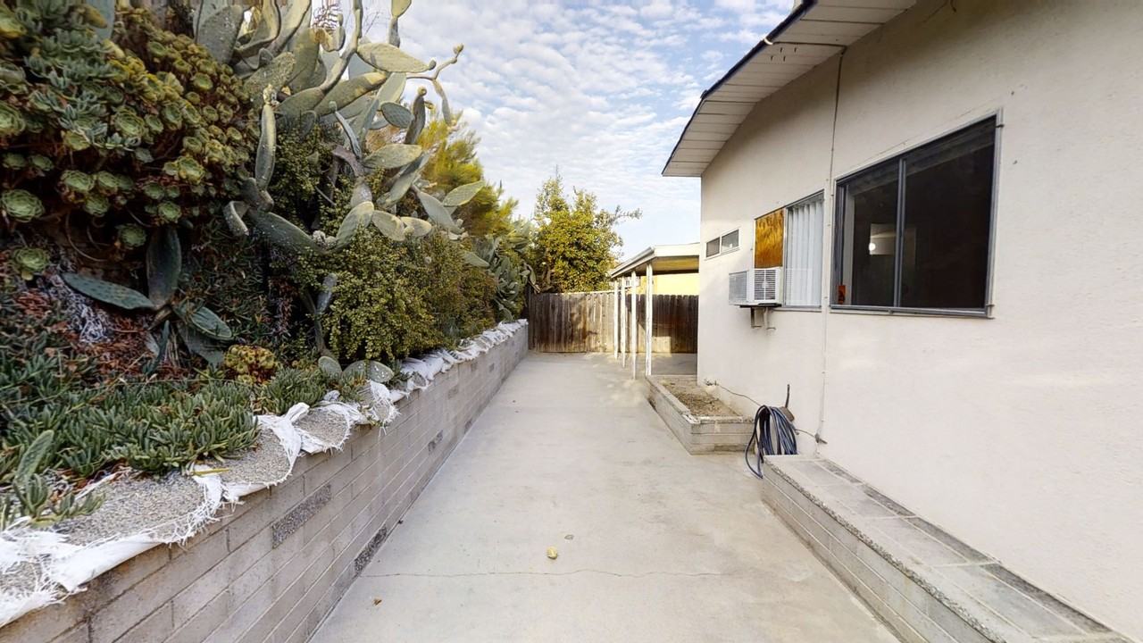 5430 Baja Dr - Photo 4 of 20
