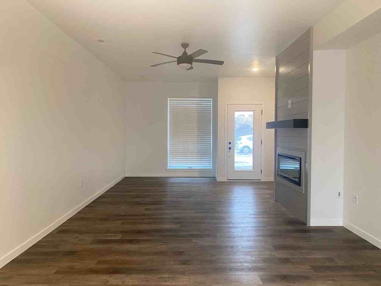 200 Adams St - Photo 4 of 21