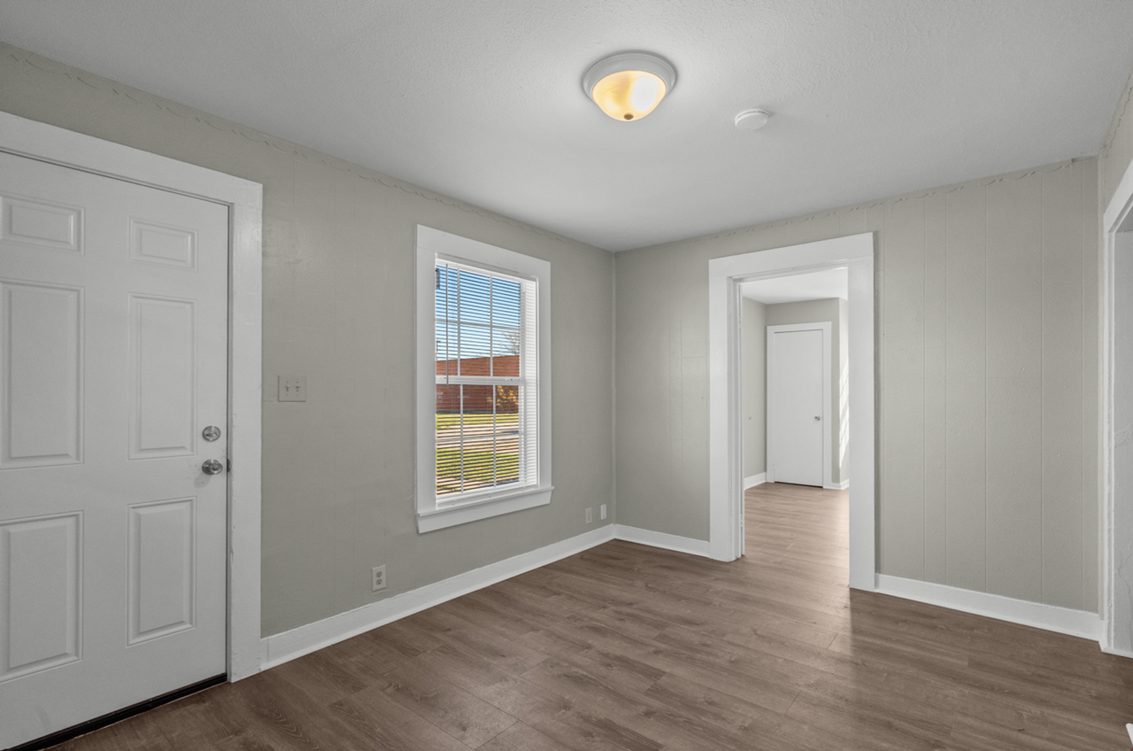 925 4th Ave N - Photo 4 of 10