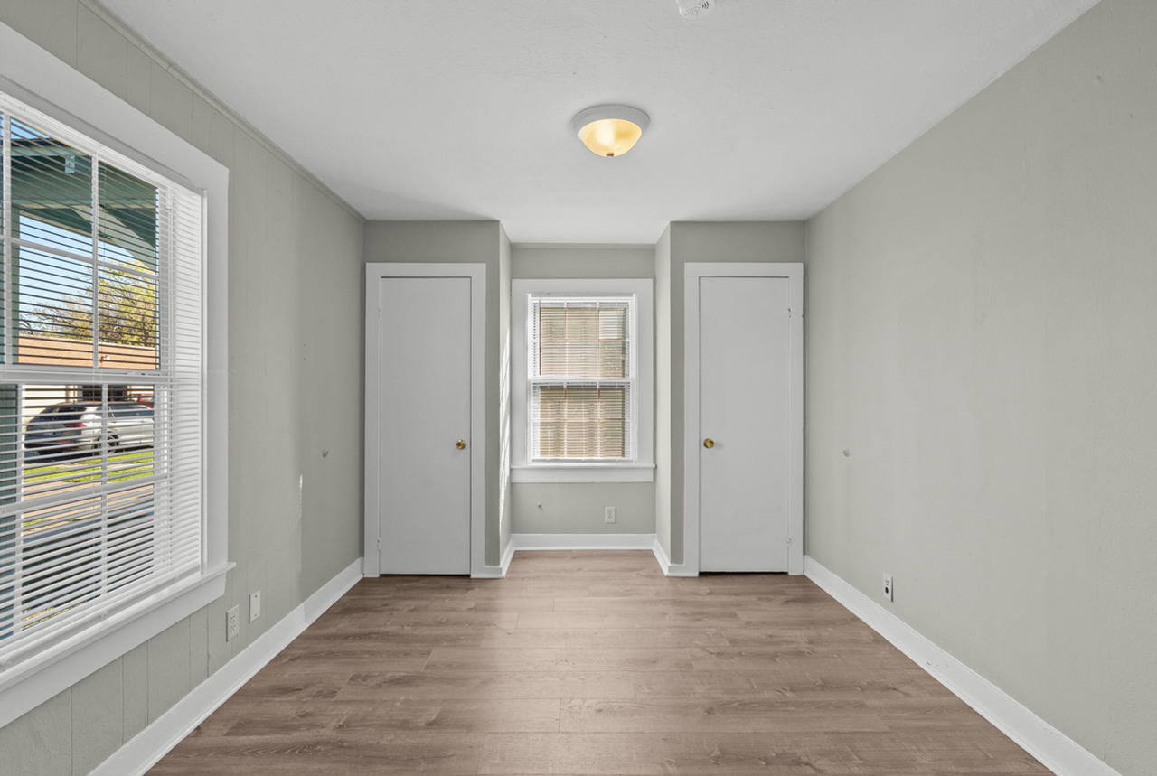 925 4th Ave N - Photo 5 of 10