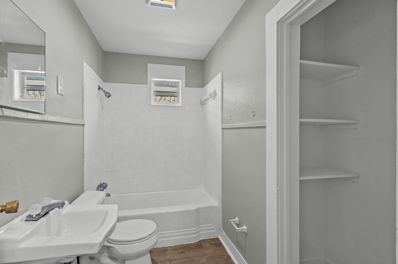 925 4th Ave N - Photo 6 of 10
