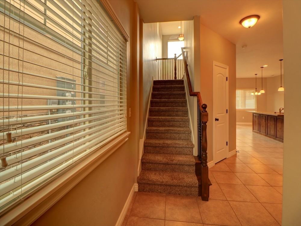 1833 W 761 S - Photo 4 of 19