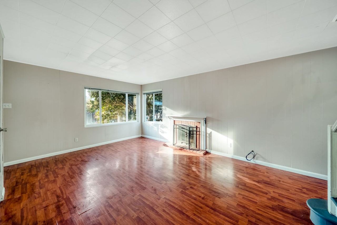 82 Lincoln St - Photo 3 of 25