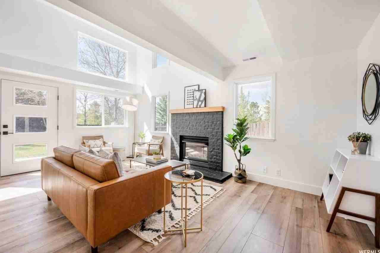 2317 Calumet Cir - Photo 3 of 27