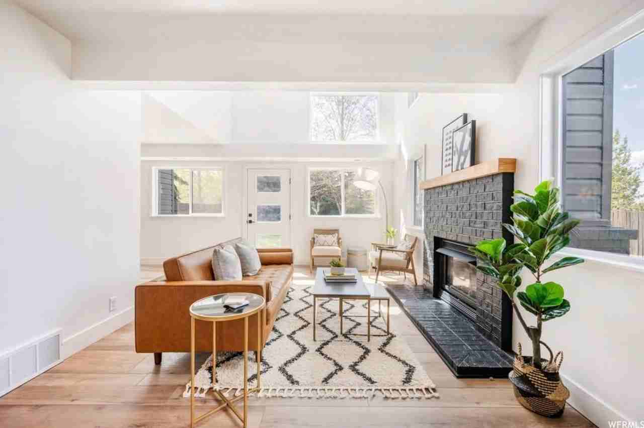 2317 Calumet Cir - Photo 5 of 27