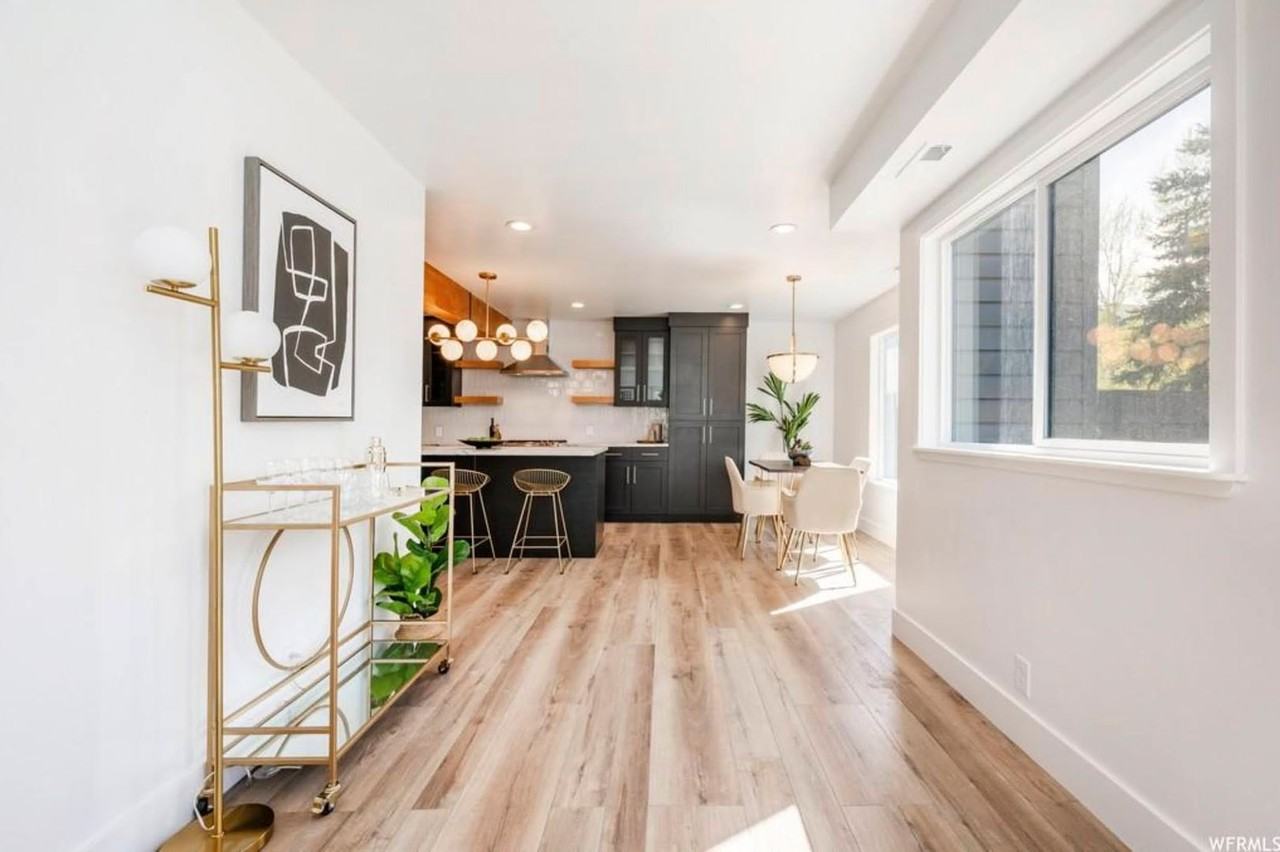 2317 Calumet Cir - Photo 7 of 27