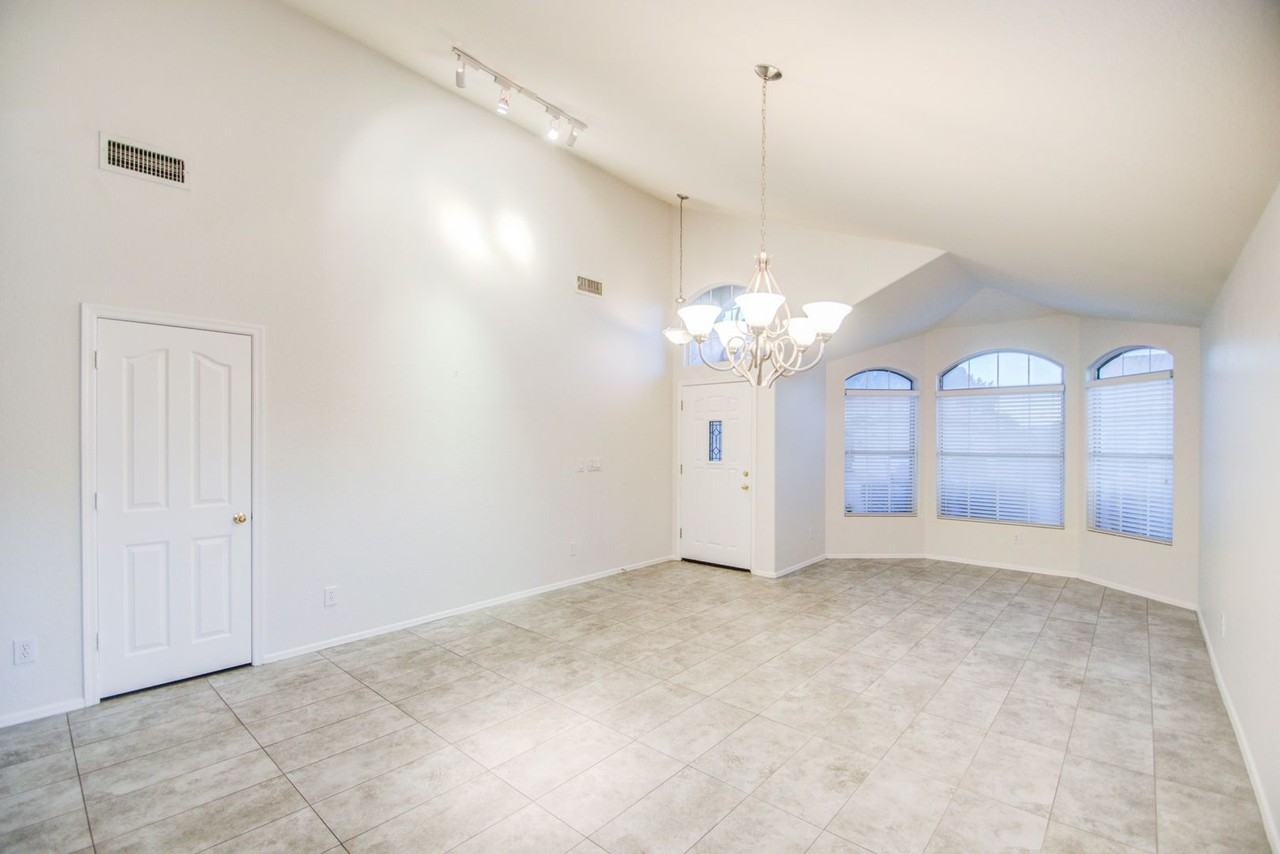 3216 E Muirwood Dr - Photo 3 of 40