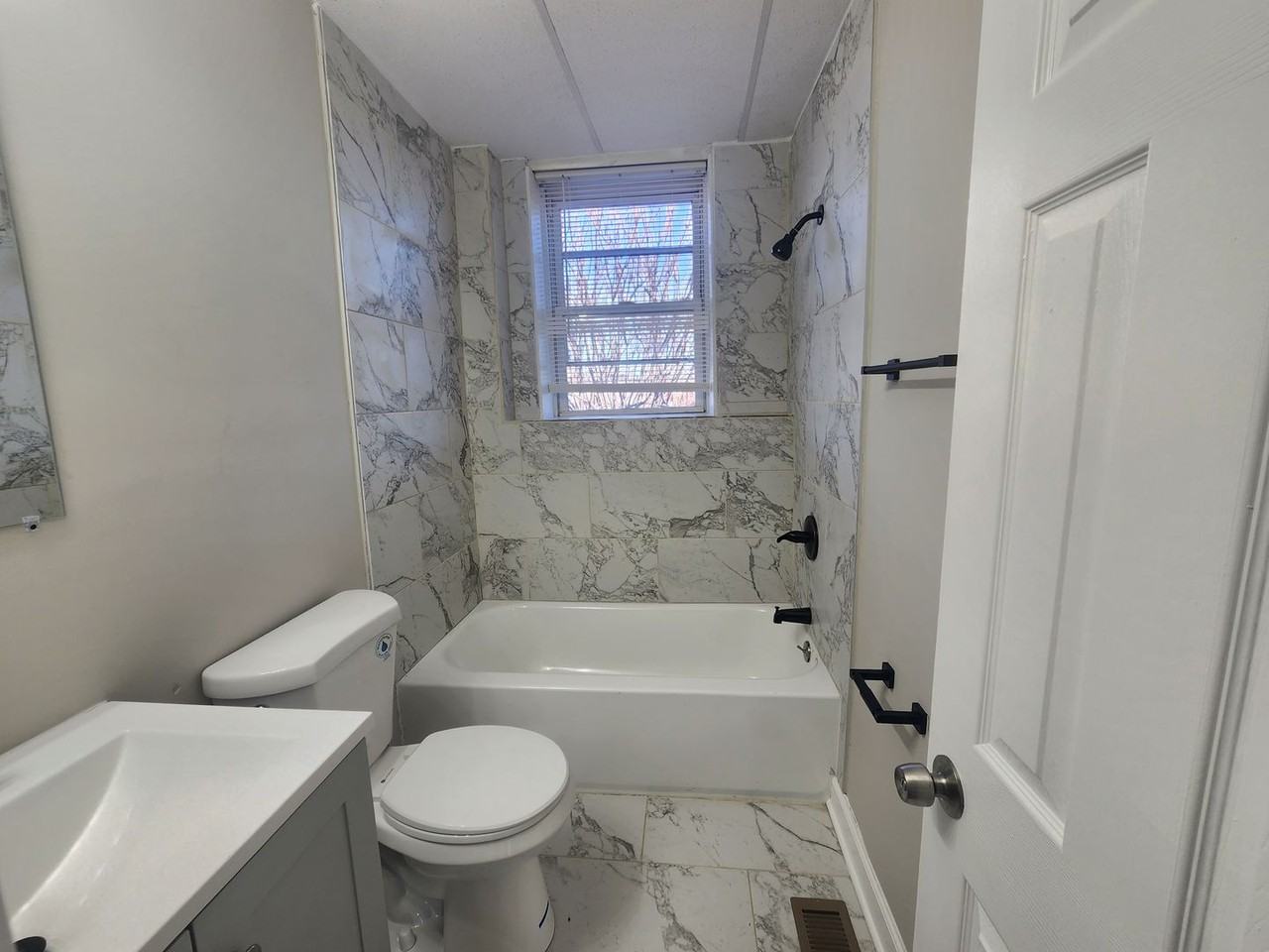 3735 Manchester Ave - Photo 7 of 11