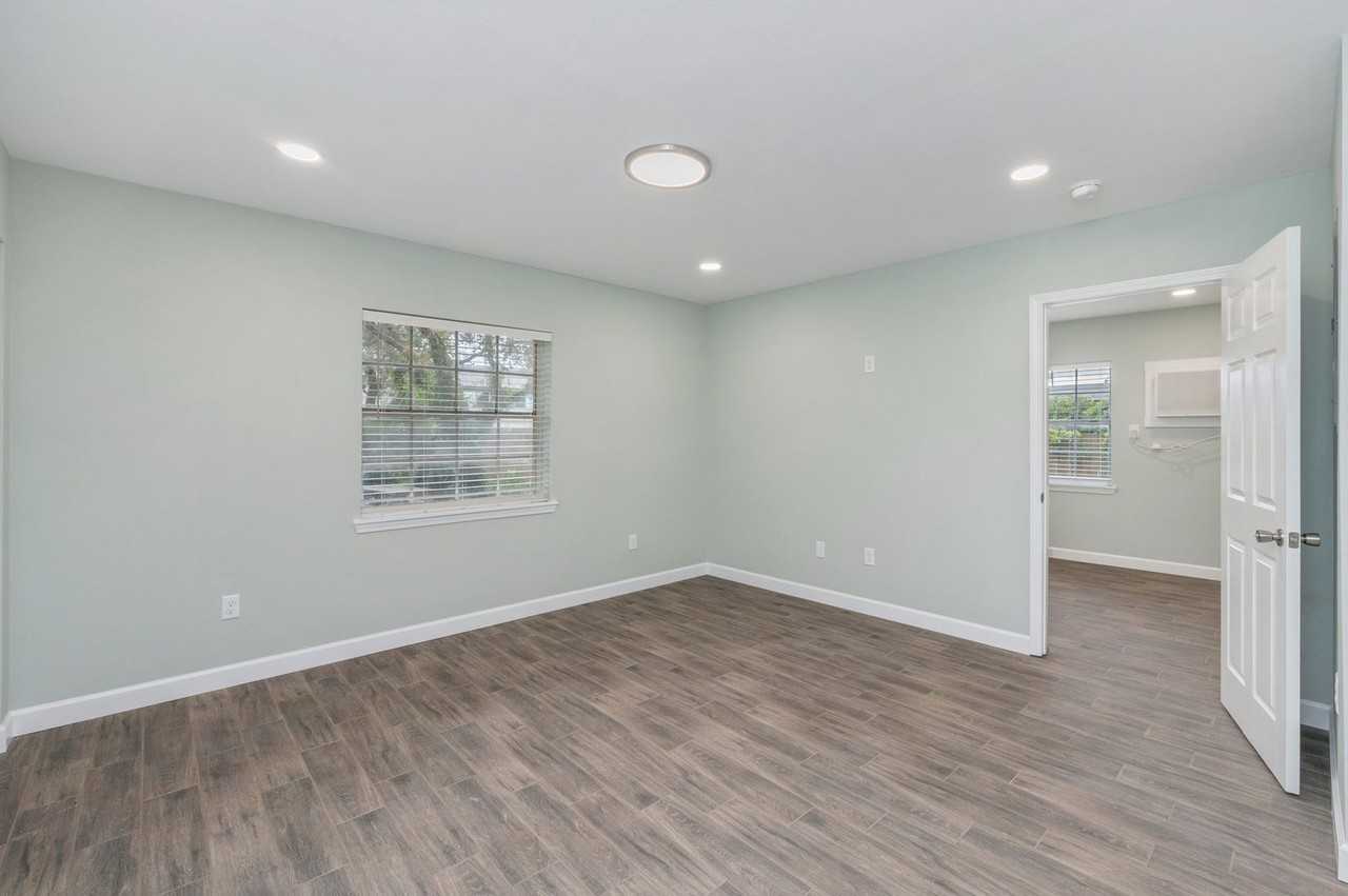 718 Eglin Pkwy Ne #3 - Photo 6 of 18