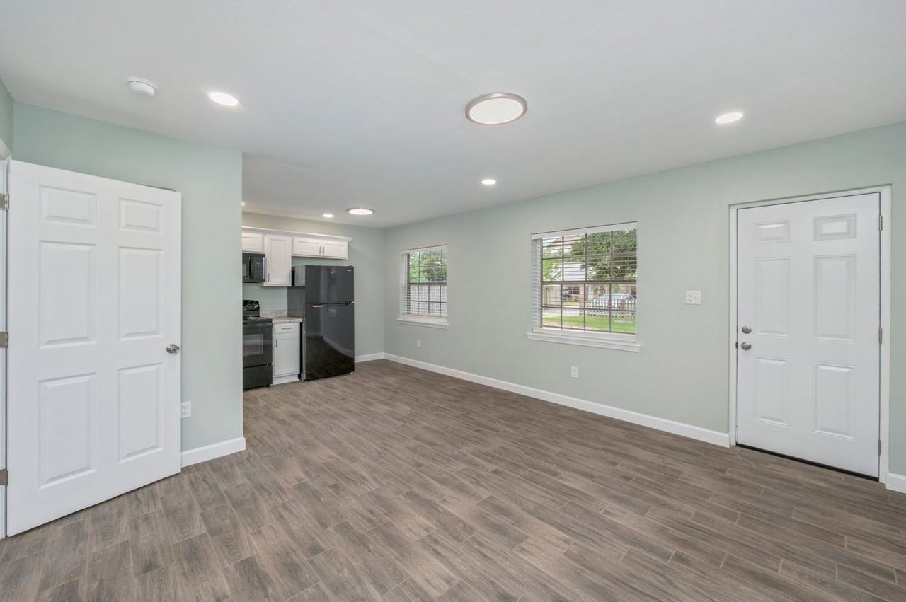 718 Eglin Pkwy Ne #3 - Photo 7 of 18