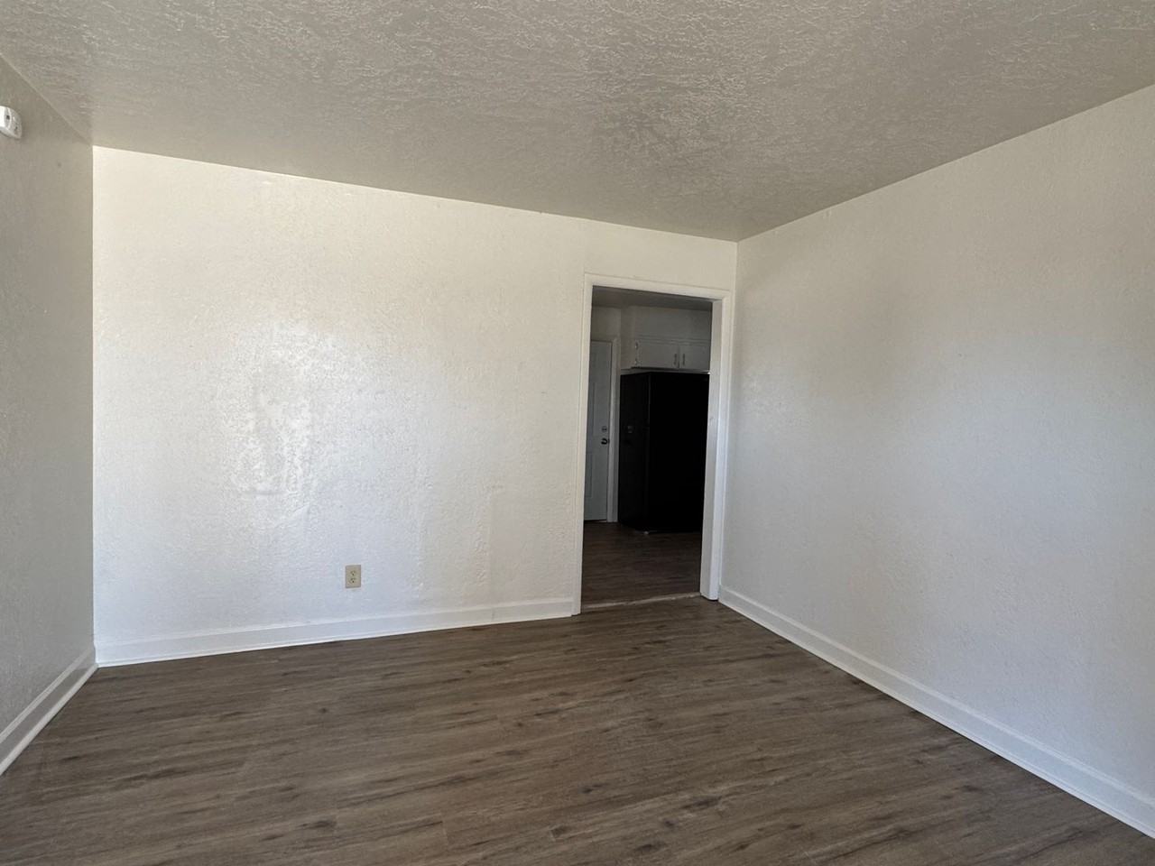 1209 Sw 26th St - Photo 5 of 10