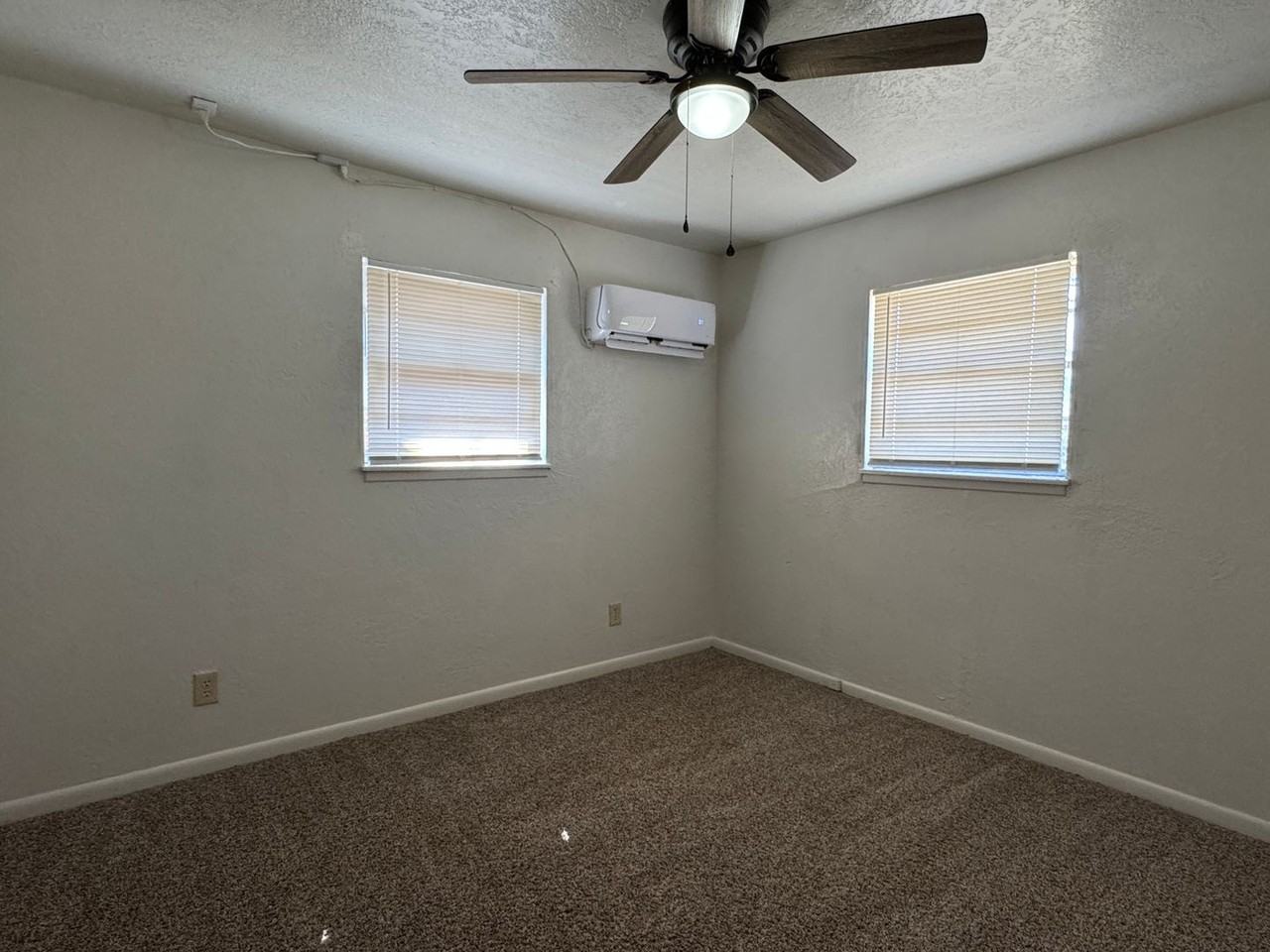 1209 Sw 26th St - Photo 7 of 10