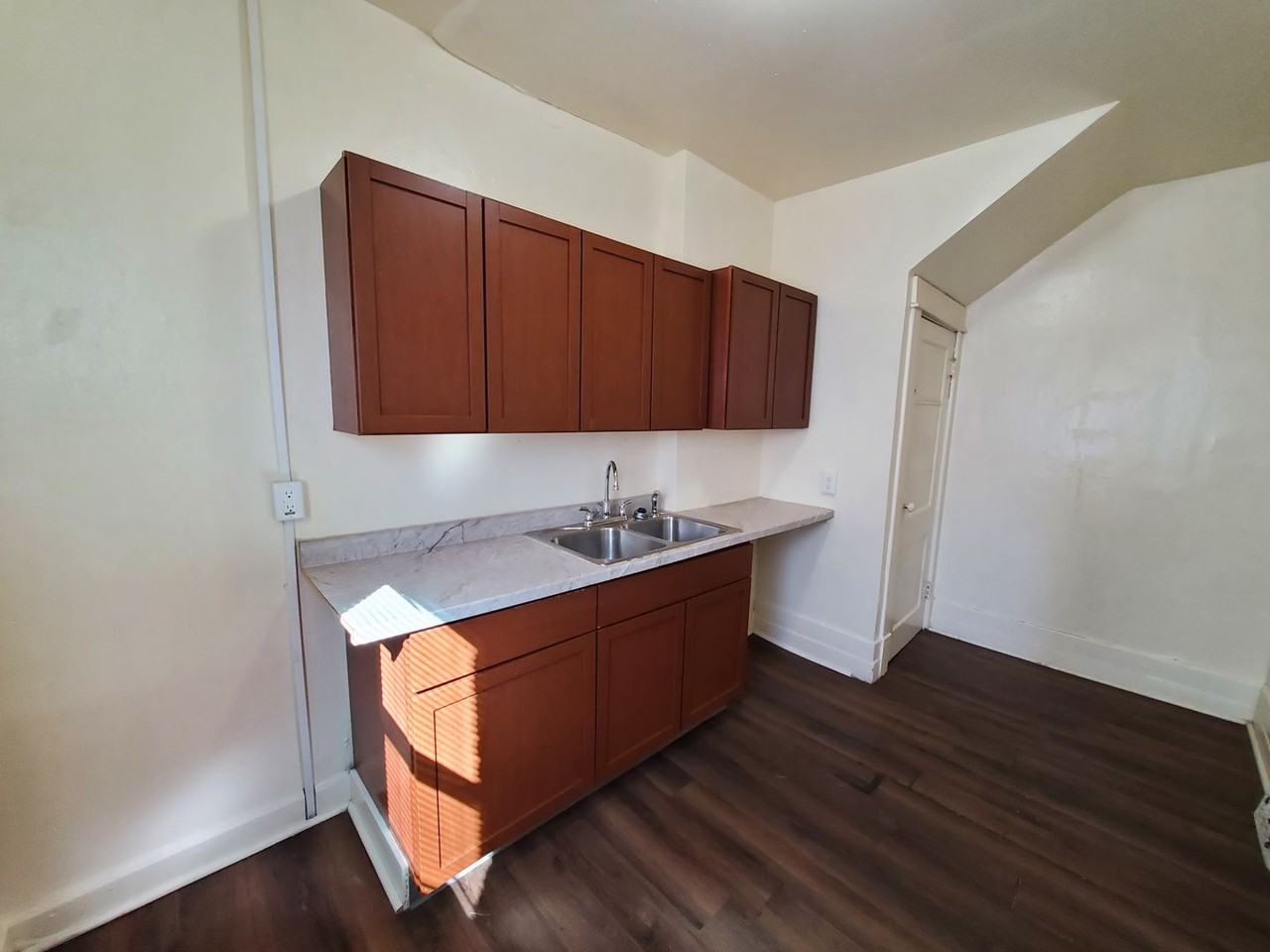 418 Sunnyside Avenue - Photo 6 of 12