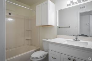 featured image of 821 E House St