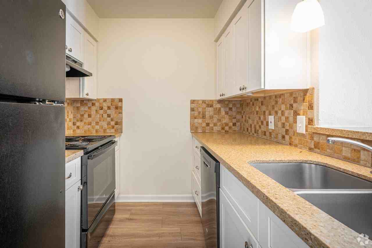 Kimberly House Apartments - Photo 3 of 39