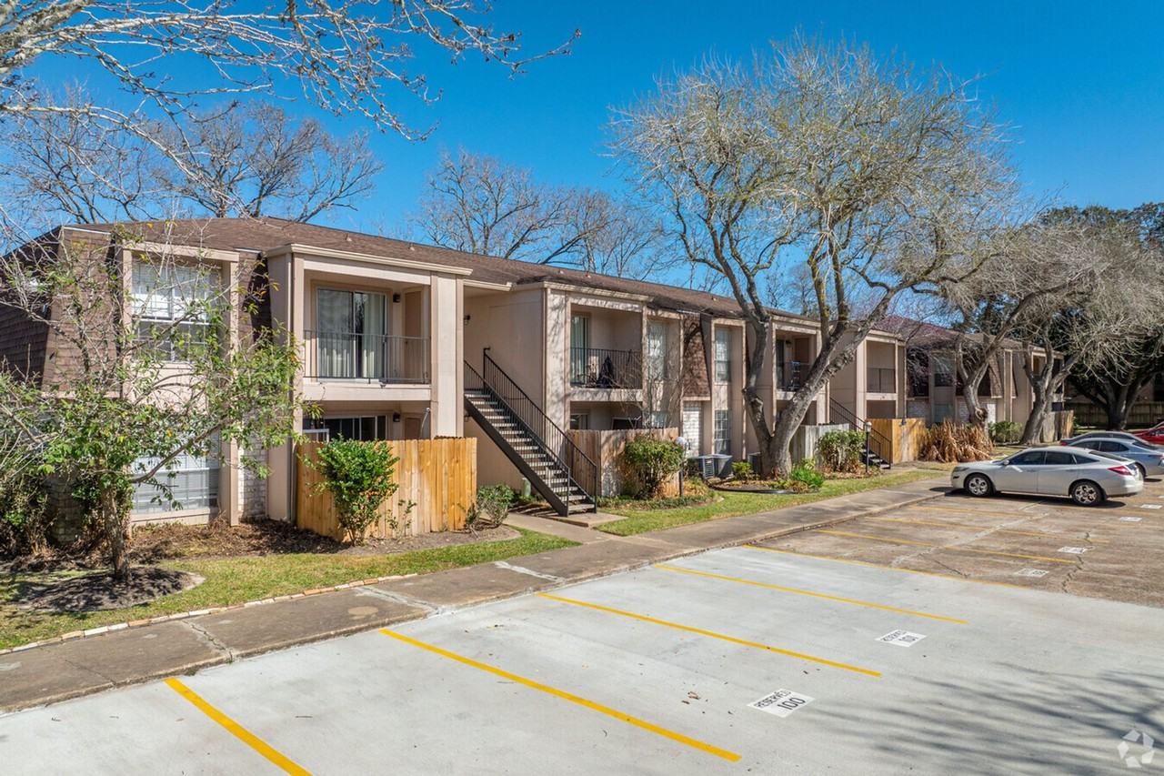 Kimberly House Apartments - Photo 2 of 45