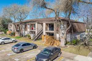 featured image of 821 E House St