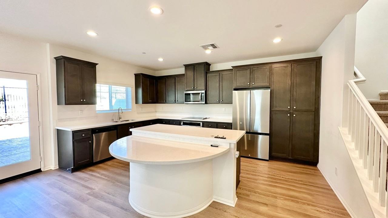 5534 Starlight Pl - Photo 3 of 37